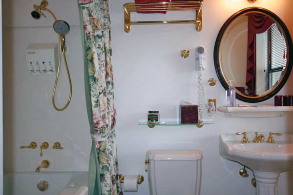 PVBB-Mountain-room-bathroom